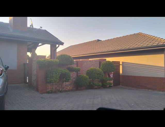 3 BEDROOM SECTIONAL TITLE FOR SALE IN EQUESTRIA
